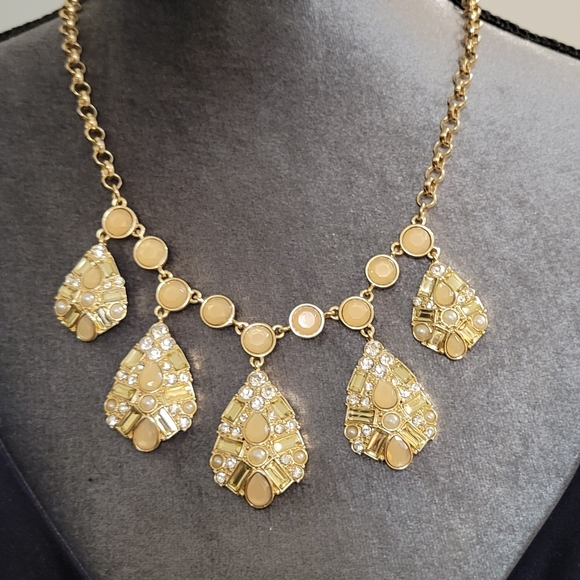 Vintage Costume Jewelry Necklace - Picture 2 of 4